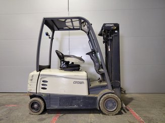 Carretilla contrapesada de 4 ruedas Crown SCF6040-16