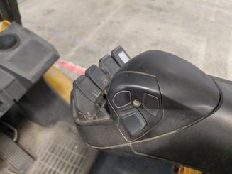 Carretilla contrapesada de 4 ruedas Caterpillar GP30NTD
