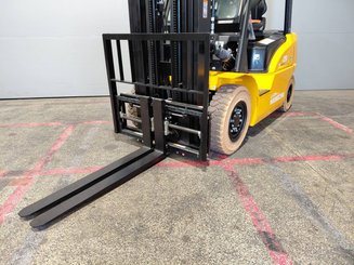 Carretilla contrapesada de 4 ruedas Hangcha XE25i ( CPD25-XEY2HA-SI )