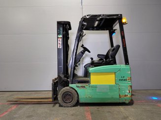 Carretilla contrapesada de 3 ruedas Yale ERP16 ATF