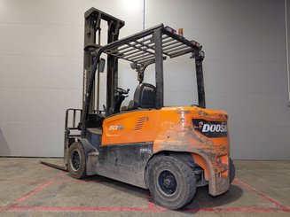 Carretilla contrapesada de 4 ruedas Doosan B50X-7
