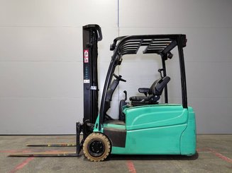 Carretilla contrapesada de 3 ruedas Yale ERP16VTLWB - 4
