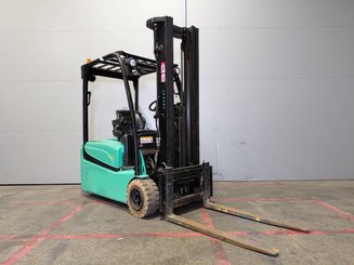 Carretilla contrapesada de 3 ruedas Yale ERP16VTLWB - 1