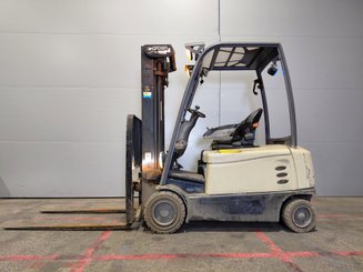 Carretilla contrapesada de 4 ruedas Crown SCF6040-18