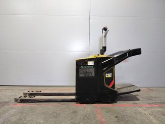 Transpaleta con plataforma Caterpillar NPV20N2