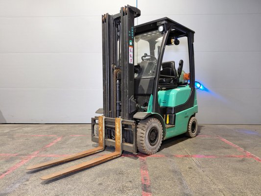 Carretilla contrapesada de 4 ruedas Yale GLP20SX - 1