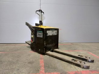 Transpaleta con plataforma Caterpillar NPV20N2