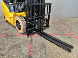 Carretilla contrapesada de 4 ruedas Hangcha XE25Hi ( CPD25-XEY2H2-SI )