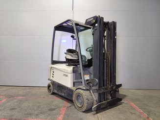 Carretilla contrapesada de 4 ruedas Crown SCF6040-16