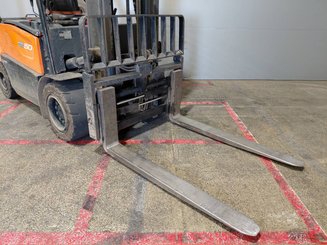 Carretilla contrapesada de 4 ruedas Doosan B50X-7