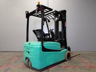 Carretilla contrapesada de 3 ruedas Yale ERP16VTLWB - 3