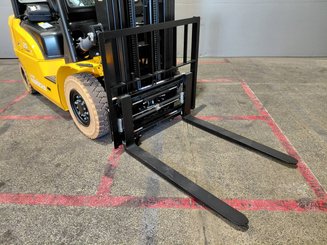 Carretilla contrapesada de 4 ruedas Hangcha XE25i ( CPD25-XEY2HA-SI )