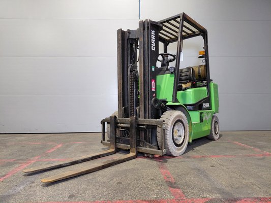 Carretilla elevadora a gas Clark CGP25 - 1