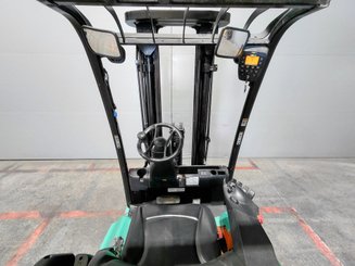Carretilla contrapesada de 3 ruedas Yale ERP15VTSWB - 6