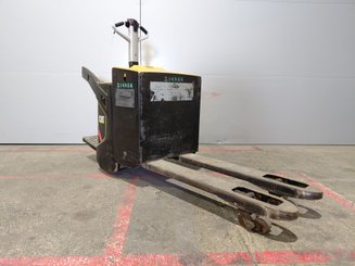 Transpaleta con plataforma Caterpillar NPV20N2