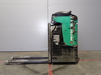 Transpaleta con plataforma Mitsubishi PBR20N