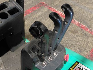 Carretilla contrapesada de 3 ruedas Yale ERP16VTLWB - 8
