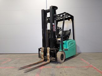 Carretilla contrapesada de 3 ruedas Yale ERP15VTSWB - 1