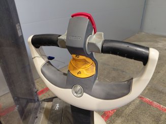 Apilador con conductor acompañante Crown WF3000 1.2