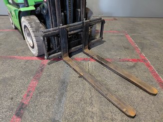 Carretilla elevadora a gas Clark CGP25 - 7