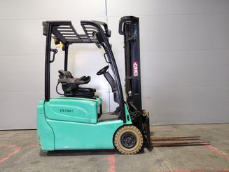 Carretilla contrapesada de 3 ruedas Yale ERP15VTSWB - 5