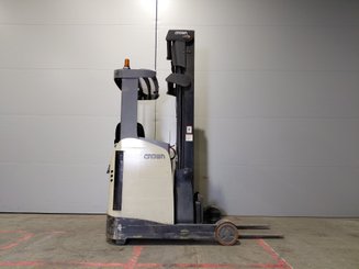 Carretilla retráctil Crown ESR 5260