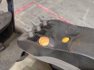 Carretilla contrapesada de 4 ruedas Crown SCF6040-18