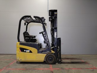 Carretilla contrapesada de 3 ruedas Caterpillar EP16NT