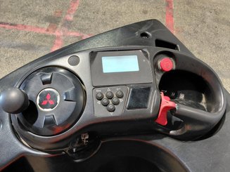 Transpaleta con plataforma Mitsubishi PBR20N