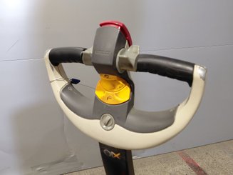 Transpaleta con conductor acompañante Crown WP3020-2.0