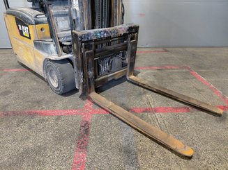 Carretilla contrapesada de 3 ruedas Caterpillar EP20PNT - 6
