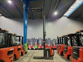 Apilador con conductor acompañante Hangcha CDD20-AC1