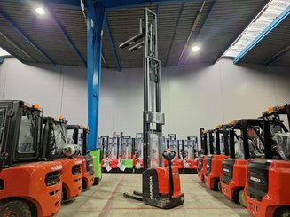 Apilador con conductor acompañante Hangcha CDD20-AC1