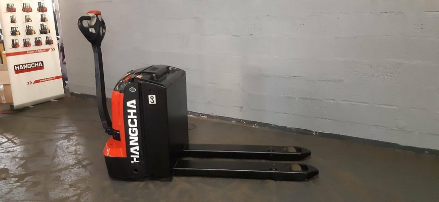 Transpaleta con conductor acompañante Hangcha CBD20-AC1 - 1