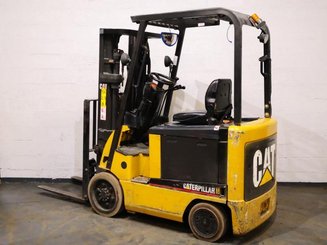Carretilla contrapesada de 4 ruedas Caterpillar EC25N
