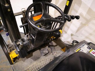 Carretilla contrapesada de 4 ruedas Caterpillar EC25N