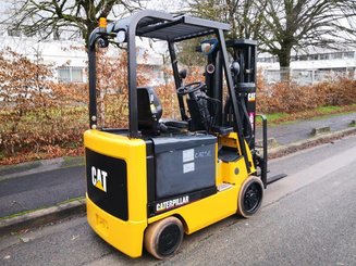 Carretilla contrapesada de 4 ruedas Caterpillar EC25N