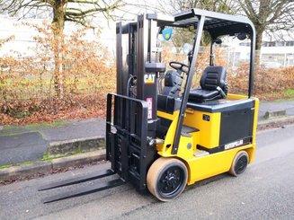 Carretilla contrapesada de 4 ruedas Caterpillar EC25N