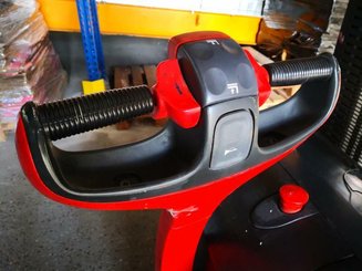 Apilador con conductor acompañante Fenwick L16 - 9