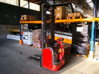 Apilador con conductor acompañante Fenwick L16 - 1