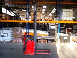 Apilador con conductor acompañante Fenwick L16 - 4