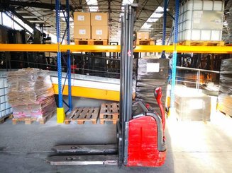 Apilador con conductor acompañante Fenwick L16 - 2