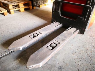 Apilador con conductor acompañante Fenwick L16 - 8