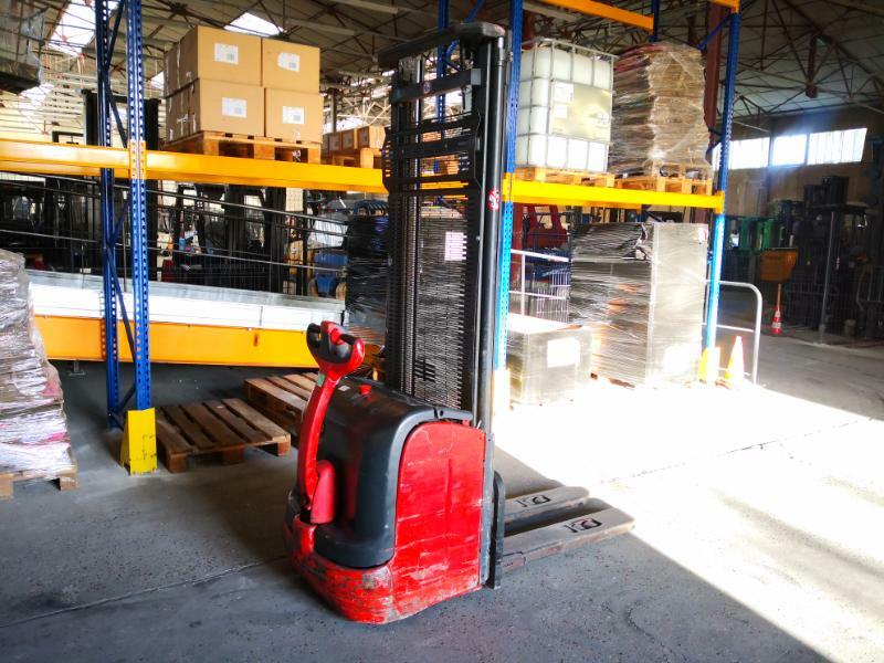 Apilador con conductor acompañante Fenwick L16 - 1