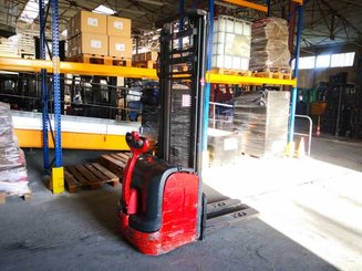 Apilador con conductor acompañante Fenwick L16 - 1