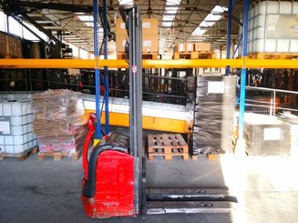 Apilador con conductor acompañante Fenwick L16 - 3