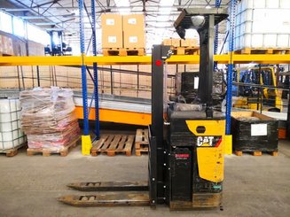 Apilador con plataforma Caterpillar NSR12N