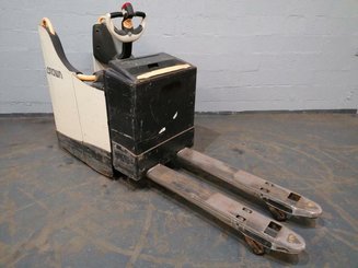 Transpaleta con plataforma Crown WT3040