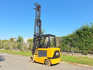 Carretilla contrapesada de 4 ruedas Caterpillar EC55N