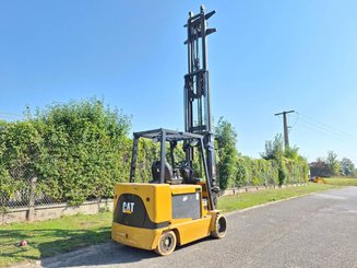 Carretilla contrapesada de 4 ruedas Caterpillar EC55N - 8